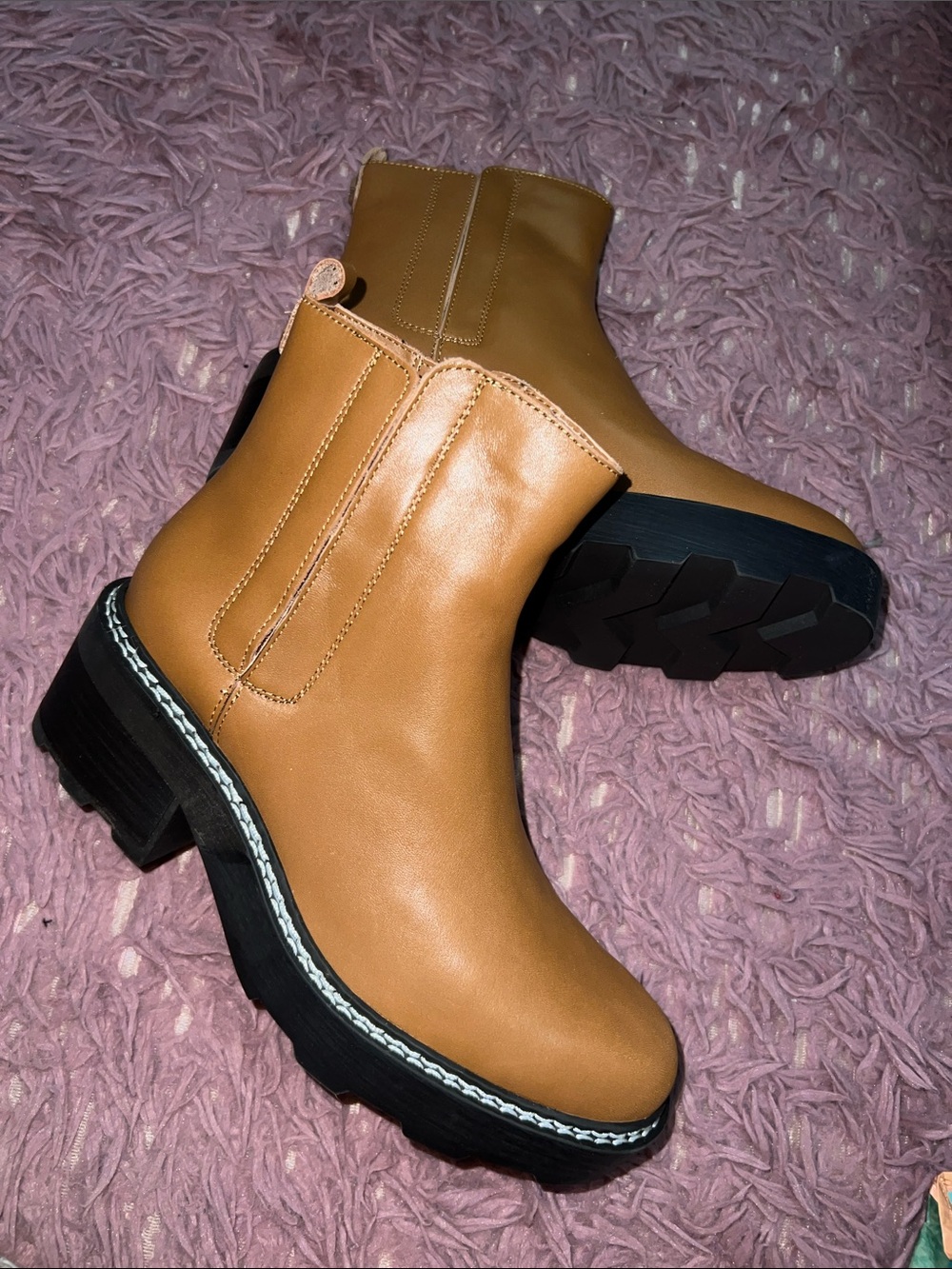 NWOT Calvin Klein Tan Chelsea leather Lug Sole Ankle Boots